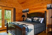 Riverfront cabin with WiFi, 2 fireplaces, game room, pool table and hot tub.