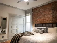 *New* Kentucky Industrial Bourbon Downtown Loft! Hotels near Brown-Pusey House