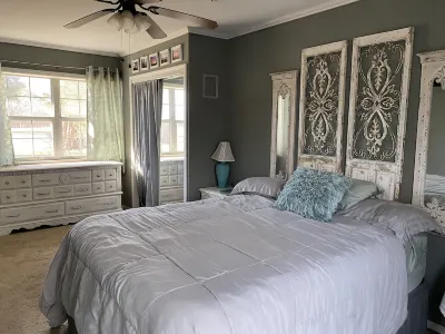 Cozy Home outside Independence City Limits! 3 beds and 2 baths. Close to all!