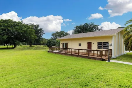 Majestic Home 7 Bedroom w/ Heated Pool, Massive Yard & Driveway