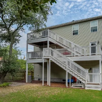 Pets Welcome! Large 4 Bed Beach View Privately Own/Operated