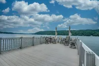 Enjoy the sunset from this east side Keuka Lakefront home! - 4 tähden