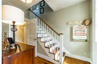 Lovely home, wonderful location. Hotels in Luray