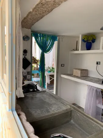 Casetta Ale 20 mt from the sea Отели рядом с достопримечательностью «Supramonte di Baunei»