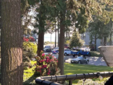 Welcoming 2-bedroom condo close to the beach in charming Birch Bay.