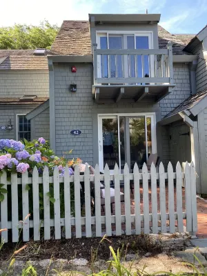 Nantucket Style Cottage Steps from Private Beach