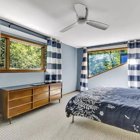 Spacious "Design Lodge" In Woods - Bushkill