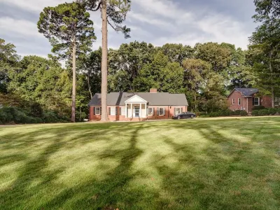 Min to NCSU Crabtree RDU North Hills PATIO Fire Pit LAWN Pets Hotels near Crabtree Valley Mall