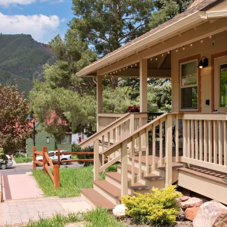 Relax Near Glenwood Hot Springs- 15 Minute Walk