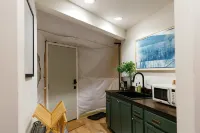 “Climber's Den” Rare Cliffside Stay w/ HotTub RRG