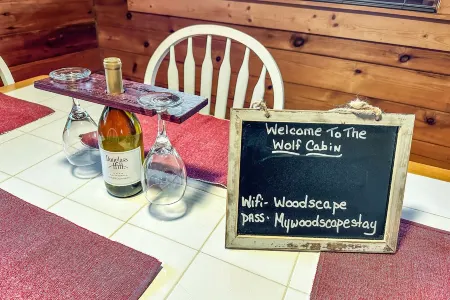 Stay at the Wolf and Visit Callaway's Fantasy in Lights - Fiber Wifi!