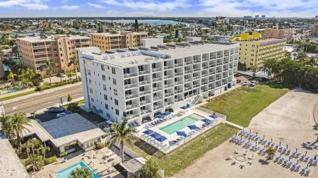 LUXURY 5-STAR BEACHFRONT CONDO with POOL