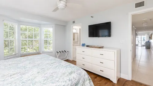 Discover marine wonders nearby, stay at our Tavernier 2-bedroom condo