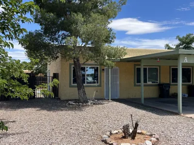Sweet Apartment centrally located in Sierra Vista! St. 앤드류 더 아포슬 카톨릭 처치 주변 호텔