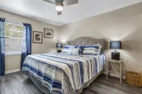 Centrally Located Cute Pet Friendly 3b/2b in Golf Cart District of Ocean Springs