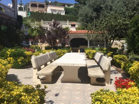 Beautiful detached villa set in lush  gardens, large private pool, sleeps 6 Отели рядом с достопримечательностью «Torreta Mariola»