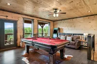 Huge Pool Cabin with Spectacular Views - Last Minute Discounts!