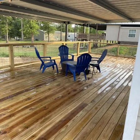 Great location. covered patio/5 minutes away from restaurants stores boat launch