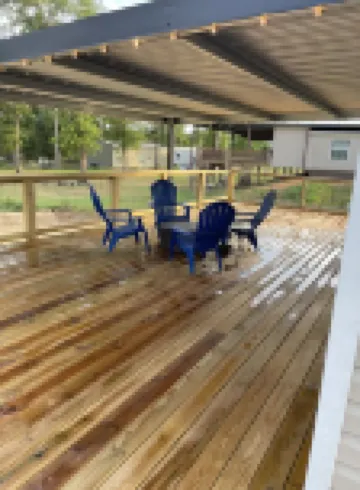 Great location. covered patio/5 minutes away from restaurants stores boat launch