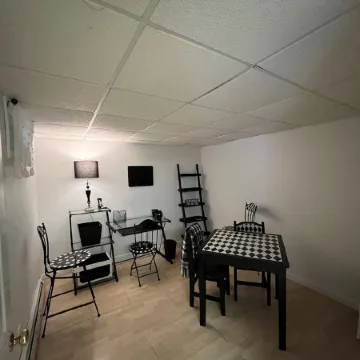 Summers by the Pool - Barnstable Village, Cape Cod, MA Home w/Pool + Beach Pass!