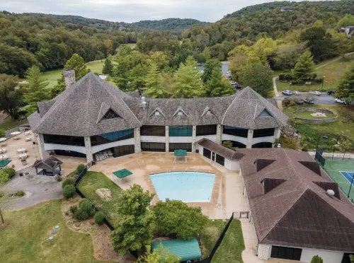 Cozy 4Bd Chalet in Branson w/ Pool, Lake, Golf, and Activities!