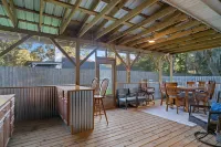 Spacious 4 Bedrooms with PRIVATE POOL & enclosed PATIO between Downtown & Tybee