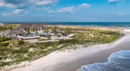 Renovated! Both club options available! Great location next to beach & BHI Club!