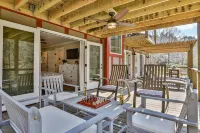 The Farmhouse- Riverfront, Fiber, HotTub, Fish, DogOK, Game Room, Movie Room