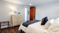 The Sycamore Cottage - 2 BR & 1.5 Bath - Hot Tub - Steps to Downtown