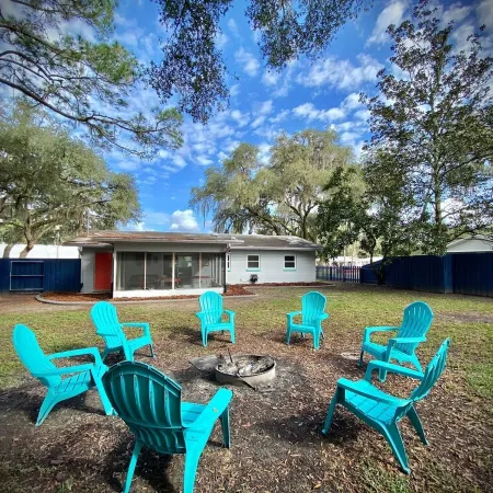 Relaxing FUN Home- short walk to Rainbow River