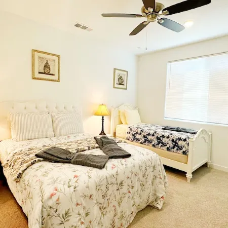 Sequoia Riverway Retreat, Visalia Central Home 4BR, 2.5 BTH. 45 mins to Sequoia