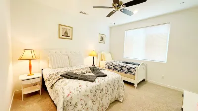 Sequoia Riverway Retreat, Visalia Central Home 4BR, 2.5 BTH. 45 mins to Sequoia Hôtels à proximité de : Fresno Pacific University Visalia Campus