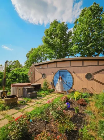 Hobbit Inspired Fairytale Hocking Hills State Park 3 mi away Pet Friendly