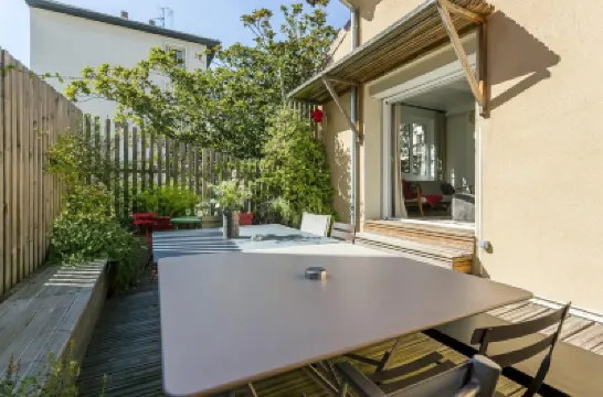 House with terrace 10Chb 10min heart of Lyon Hotels near Le Rize