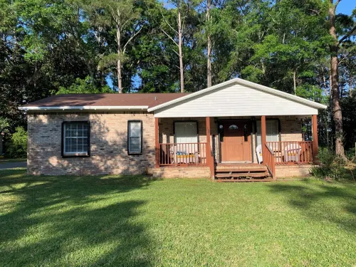 Coastal Simplicity- Located in Eastpoint just minutes to SGI & Apalachicola