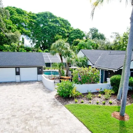 Heated Pool + Game Room + Sleeps 12 +12 Min Beach
