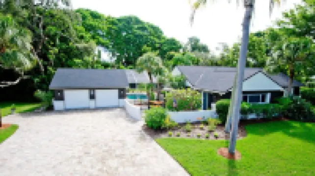 Heated Pool + Game Room + Sleeps 12 +12 Min Beach