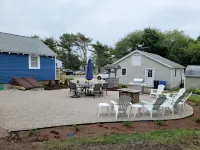 Adorable  Snug Harbor Cozy Cottage,Minutes to the beach(pet friendly)