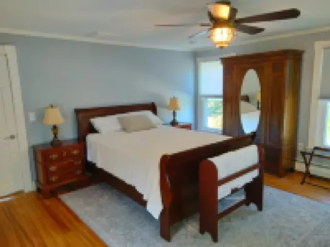 Spacious Victorian close to everything in RH - Wheelchair friendly. Sleeps 11
