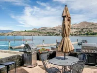 Lake Chelan Waterfront Resort Home- Pool, Boat -STR-0290 Hotels in Chelan