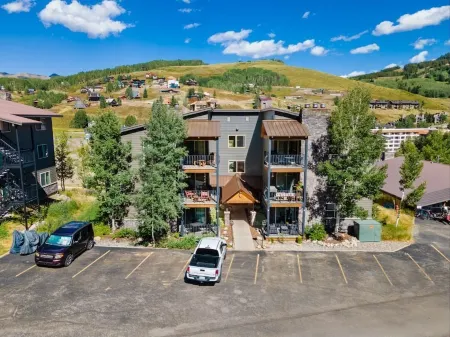 Mt Crested Butte Condo 2BR on Bus Route with Pool and Patio Views