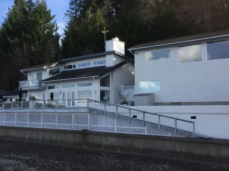 Beach living! Rest, relax, and rejuvenate on Hood Canal's most desireable coast