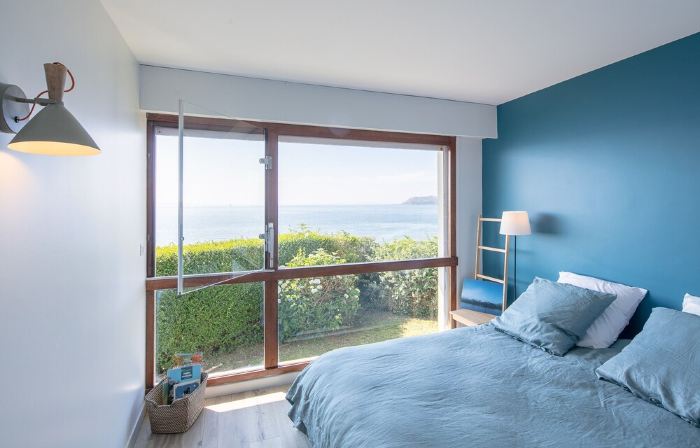 Exceptional Villa Overlooking the Sea: 180° View of the Islands