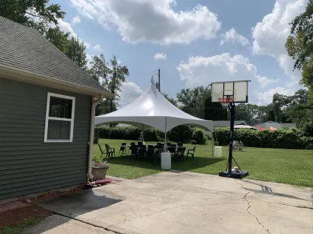 Avalon Guest Lodge 3102 Entire House. Sleeps 9 Отели рядом с достопримечательностью «Christ Temple Church of Lansing»