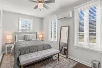 Unique & Cozy Carriage House ~ Queen Beds ~ Patio! Các khách sạn ở Upper Gwynedd Township