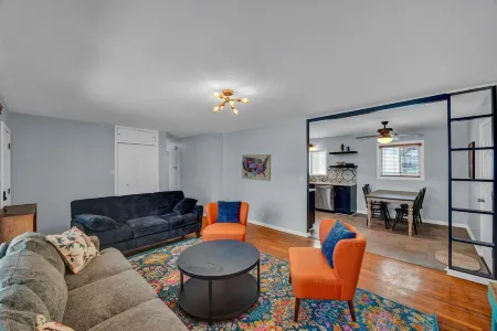 Avalon House Отели в г. Shawnee County