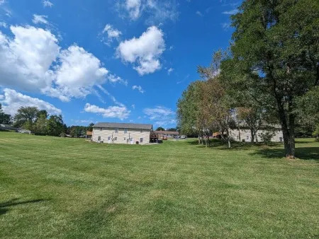 4 Bedroom Spacious Home - Close to VT Отели рядом с достопримечательностью «Virginia Tech College of Liberal Arts and Human Sciences»