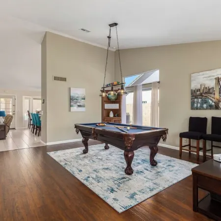 Resort Style Home, Private"Heated Pool", Putting Green, Pool Table, Near Phoenix