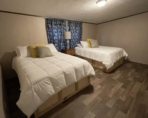 Great location. covered patio/5 minutes away from restaurants stores boat launch Hotels in Sabine Parish