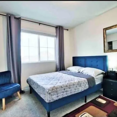 Mountain View house with, Jacuzzi, 5 beds 3.5 bath near Airport